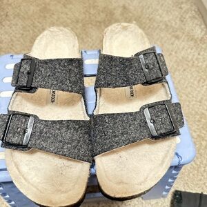 New Birkenstock fleece sandals sz 8 39narrow black wool straps worn once indoors